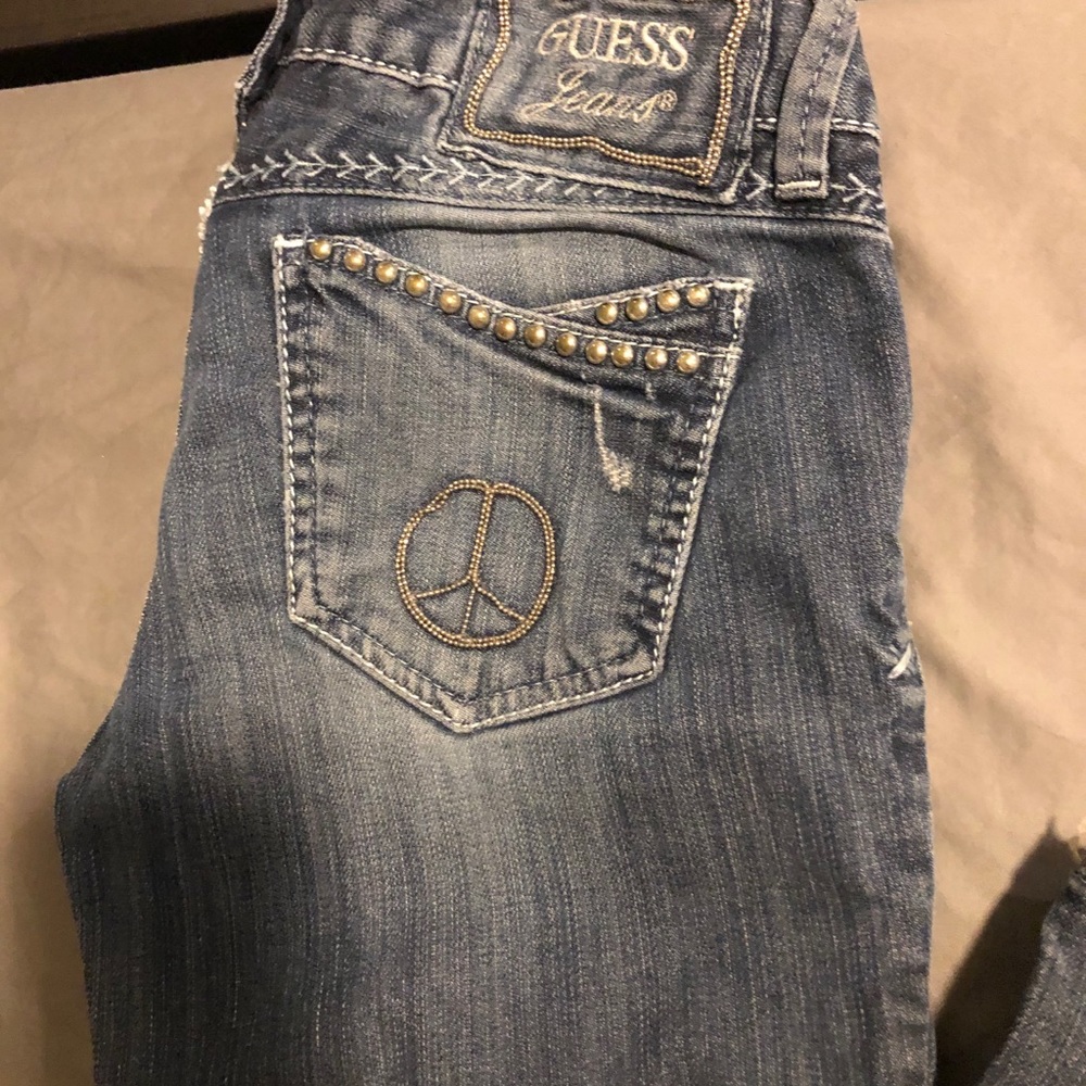 Detailed Peace Sign Guess Flare Leg Jeans